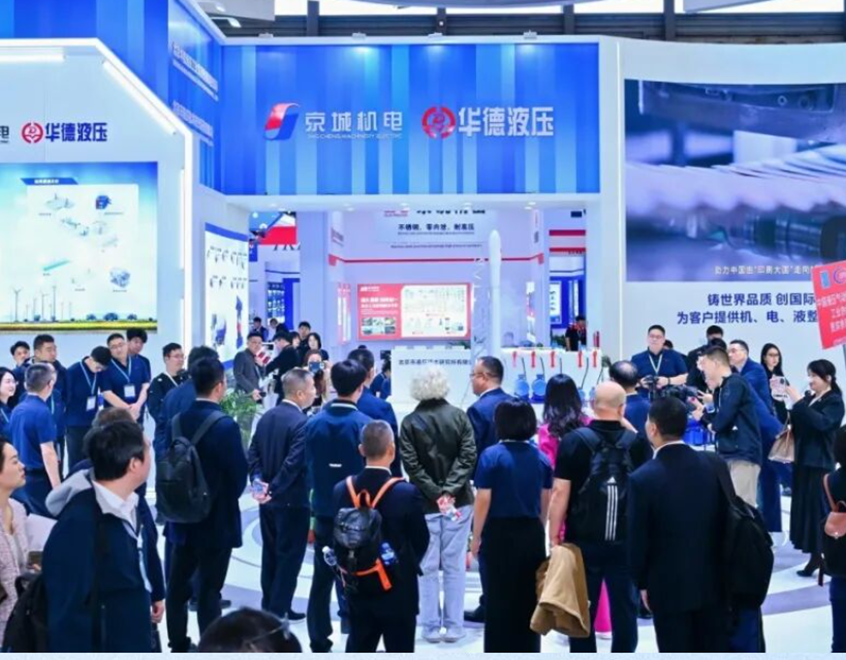 京城機電領(lǐng)導一行蒞臨第29屆PTC亞洲動力傳動展  調(diào)研液壓產(chǎn)業(yè)發(fā)展情況