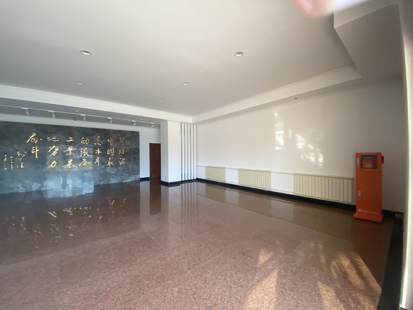 6.中環(huán)廠區(qū)辦公樓一層大廳進(jìn)門(mén)右手邊.jpg 6.中環(huán)廠區(qū)辦公樓一層大廳進(jìn)門(mén)右手邊.jpg